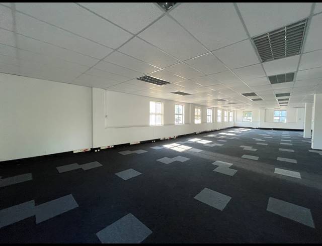 279M² OFFICE TO LET IN BRYANSTON